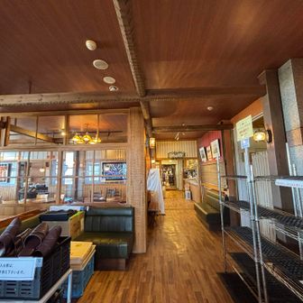 一階のトイレが清掃中だったので二階に通してもらいました。
泊まってないのに奥まで行けて得した気分でした🎶
ホスピタリティが素晴らしいですね♪
やはり山小屋ではなくここはホテルですねぇ。