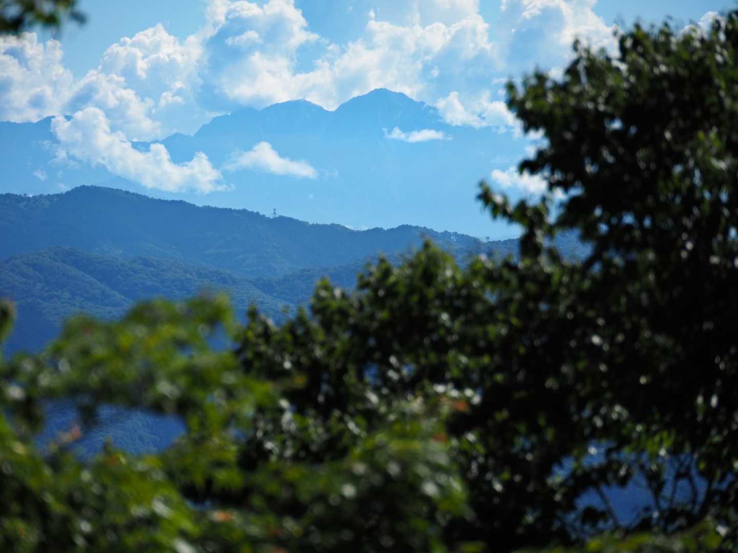 あの山容ははやり「奥穂高」？