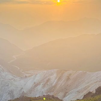 回りの山も入れた遠景⛰️
幻想的な風景です