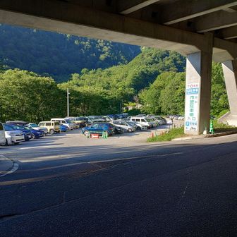 市営無料駐車場は一杯
