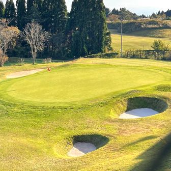 いやーん　バンカー２つも😆

グリーンを眺めていると癒されます⛳️🍀