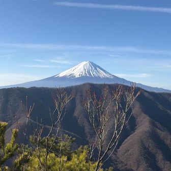 対面の山まで左から回り込んでいきます。