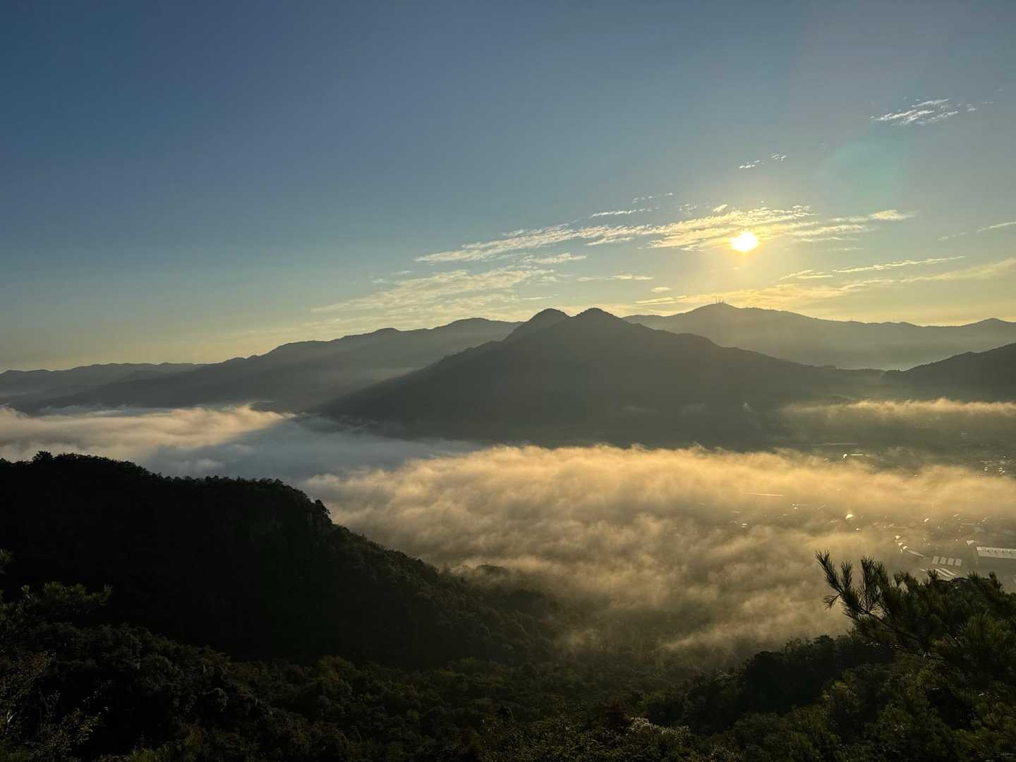 雲海に朝日🌅
最高の右田ヶ岳