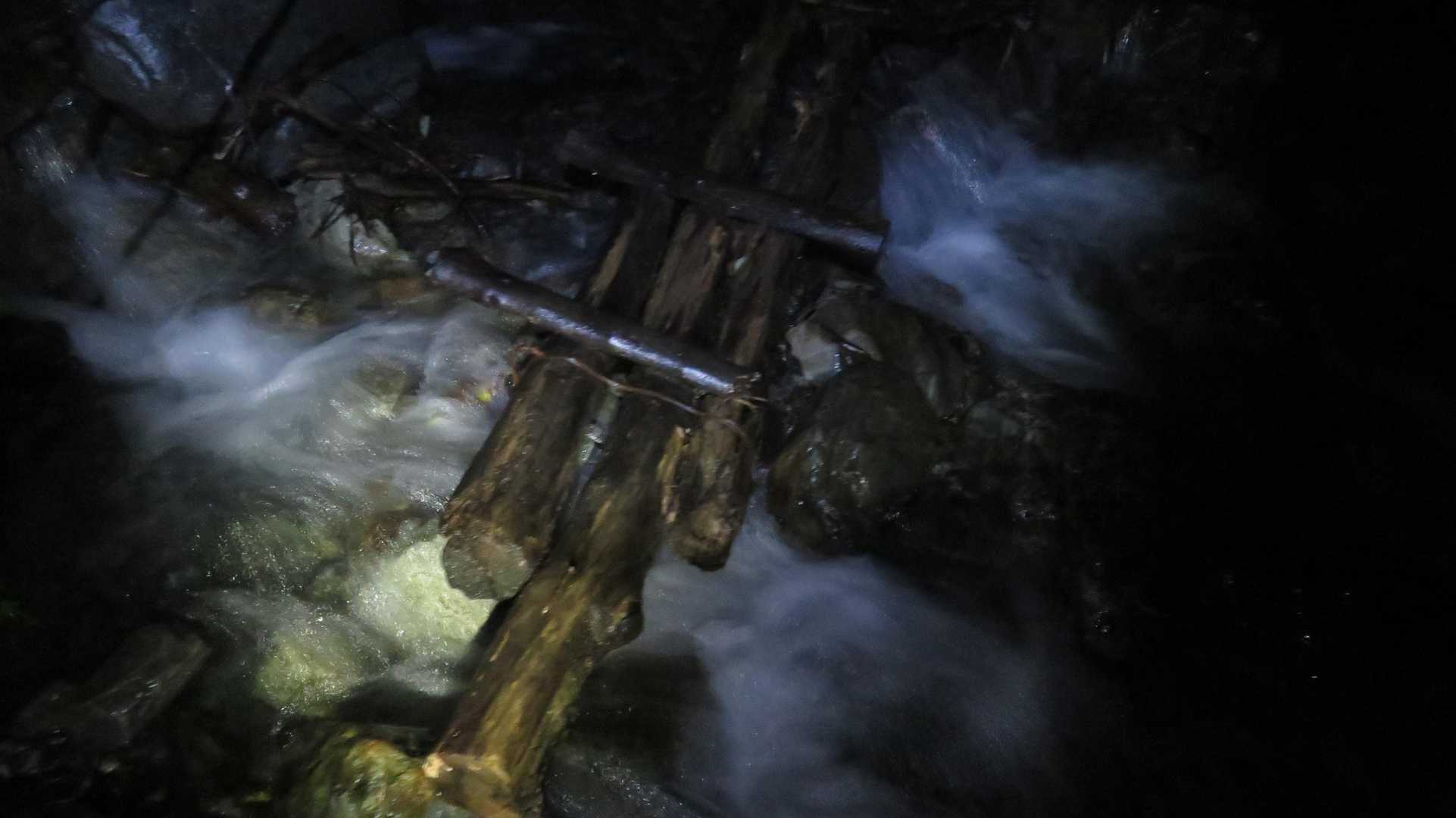 中白根山-間ノ岳-農鳥岳-農鳥岳-大門沢登山道入口-ゲート 縦走コースの写真