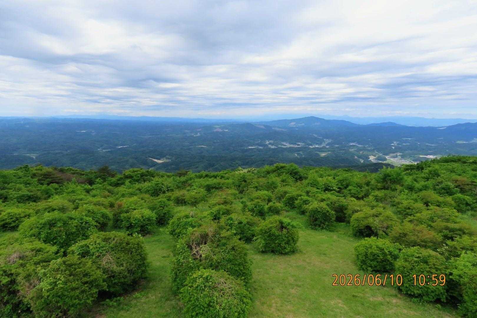 展望台から眺めます。
深呼吸しましょうか？

静かに下山いたします。