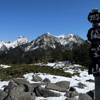 編笠山山頂
登り切ると阿弥陀、赤岳、権現岳がドーンと視界に飛び込んでくるのが、このルートの醍醐味ですね