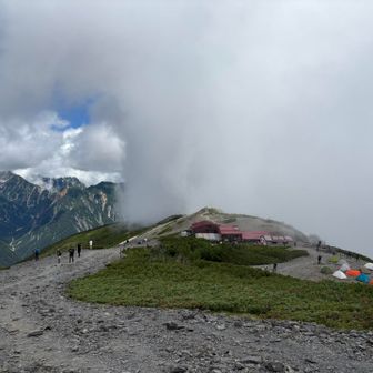 山頂から目と鼻の先