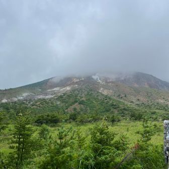 一切経山の山頂はガスつきっぱなし