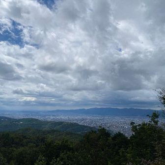 大文字山頂から　一瞬パラパラと雨が降ってきました
