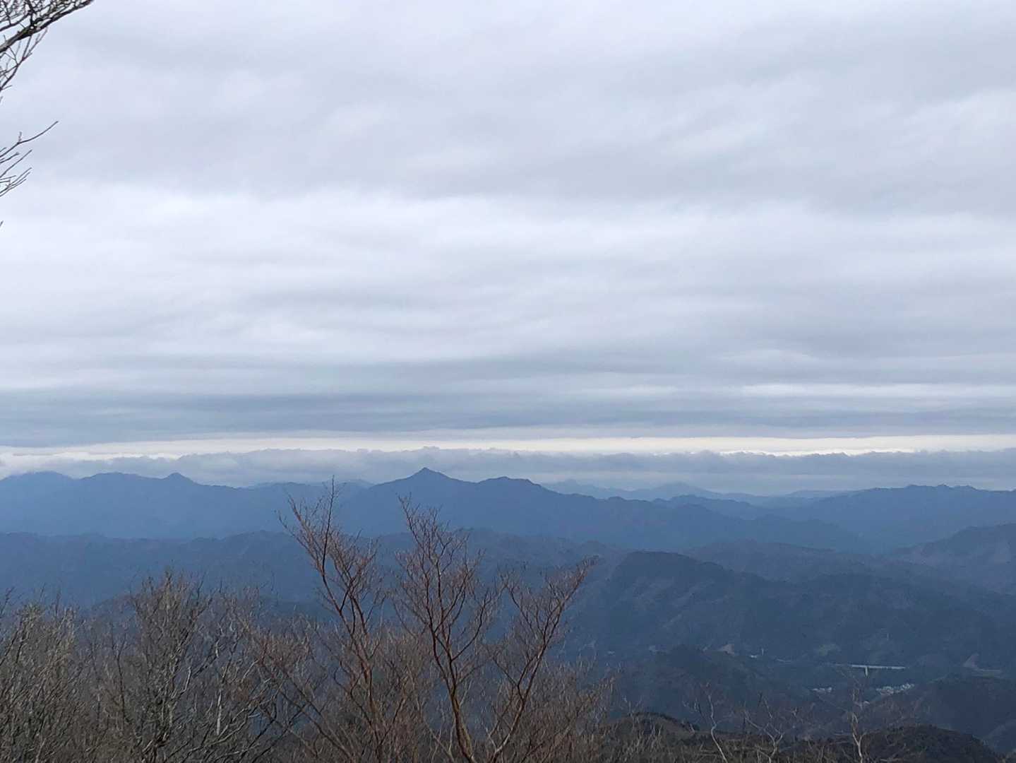 局ヶ岳方面。