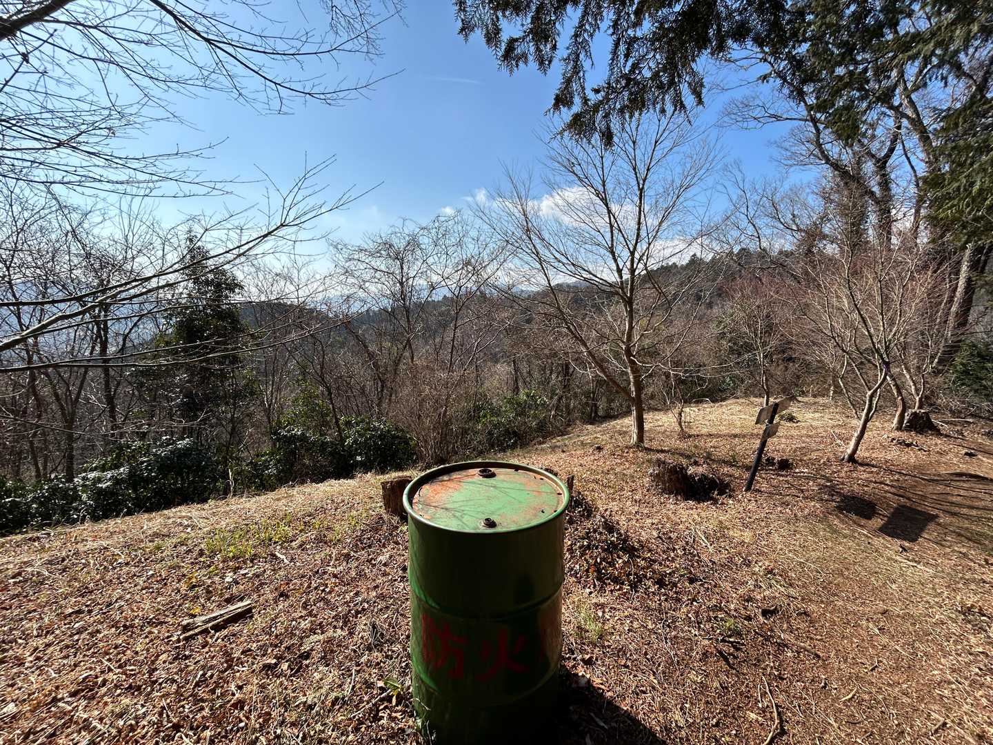 このコース、所々、緑のドラム缶が設置されています