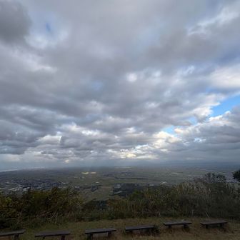 観音堂からの風景
雲の向こう、飯豊連峰は初冠雪かな
