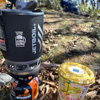 久しぶりにジェットボイルの出番⁉︎
のはすがなんだか調子が悪く
pocoちゃんに水筒のお湯を頂きました🙏