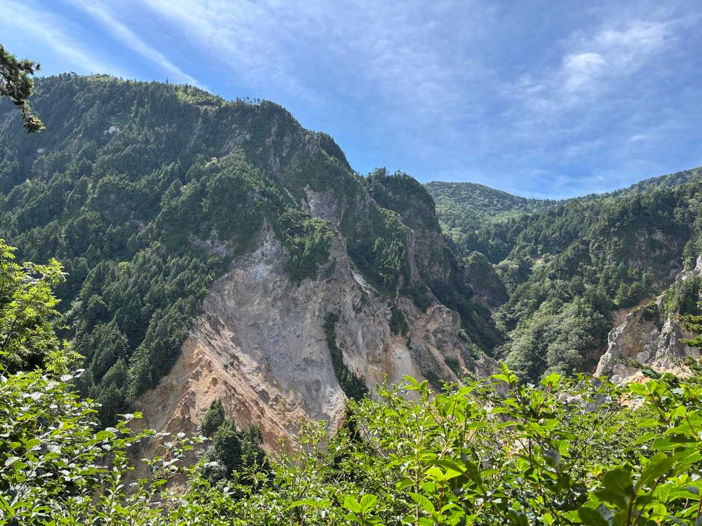 迫力ある岩肌