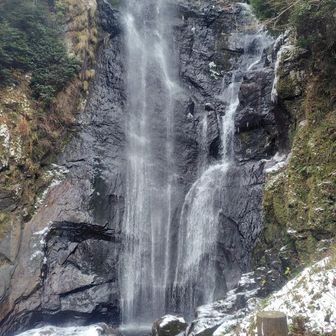 展望所からの魔戸の滝