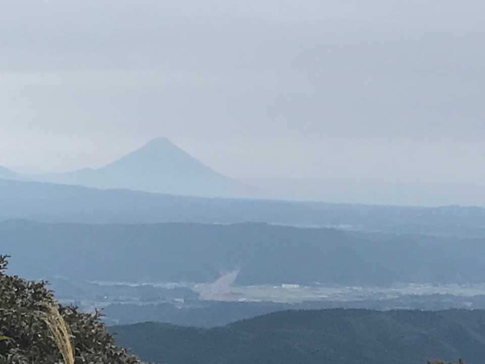 こちらは開聞岳🏔です。その右に硫黄島が見えたましたが，スマホではわかりませんでした！
