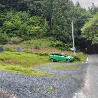 駐車場の場所がよく分からなかったのでこちらに停めたのですが……ここ、私有地かもしれないです。後から他の方の活動日記を見たら、やはりここではなく、道を挟んだ向かい側の河原に数台停められる場所があった模様。ごめんなさい～
（でもYAMAP地図にPマークがあるのは、たしかにこの場所……YAMAP地図を直してもらうように改善要望を出すかな）