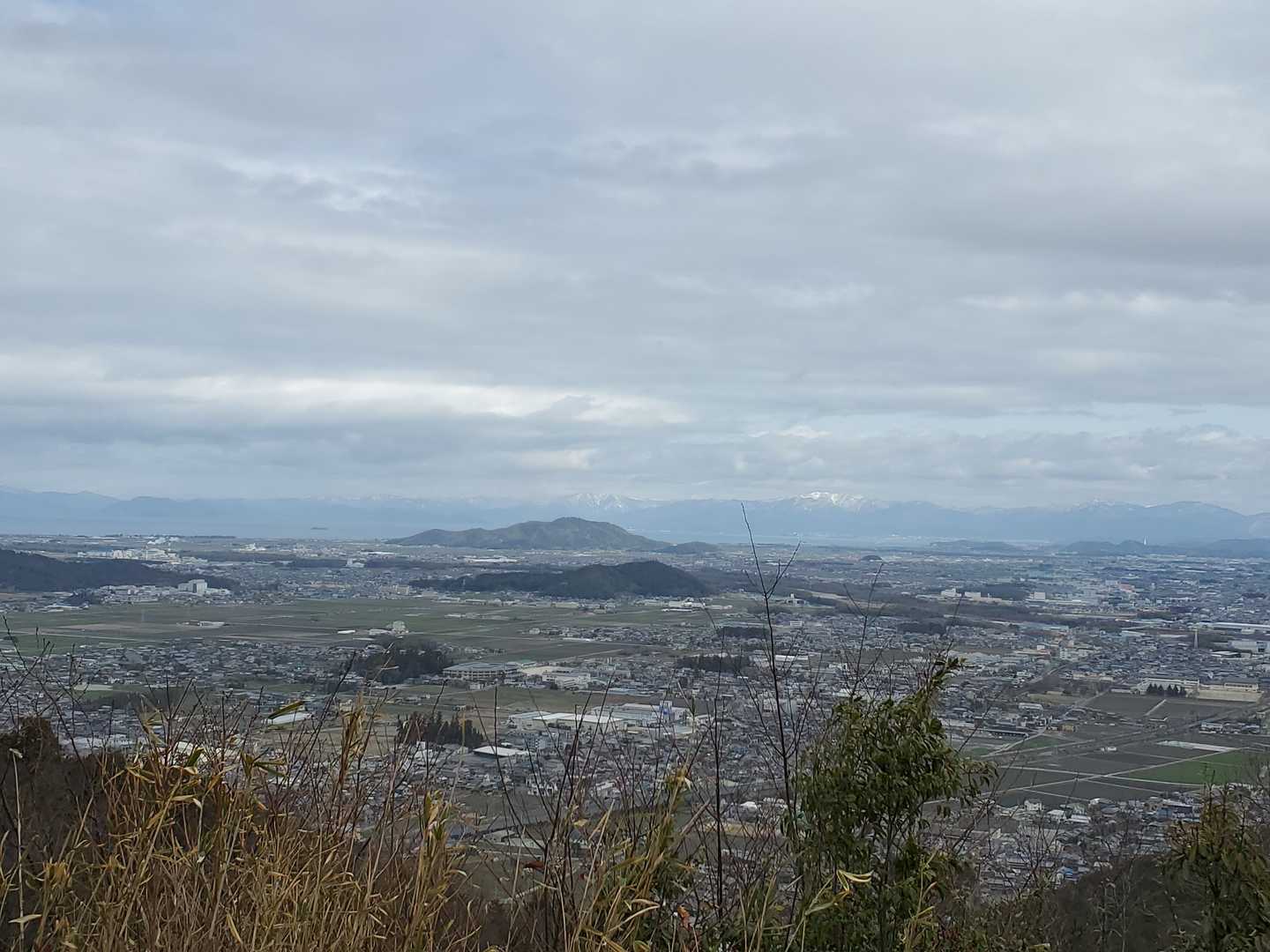 北は金糞岳、横山岳まで見えましたが天気がイマイチ。