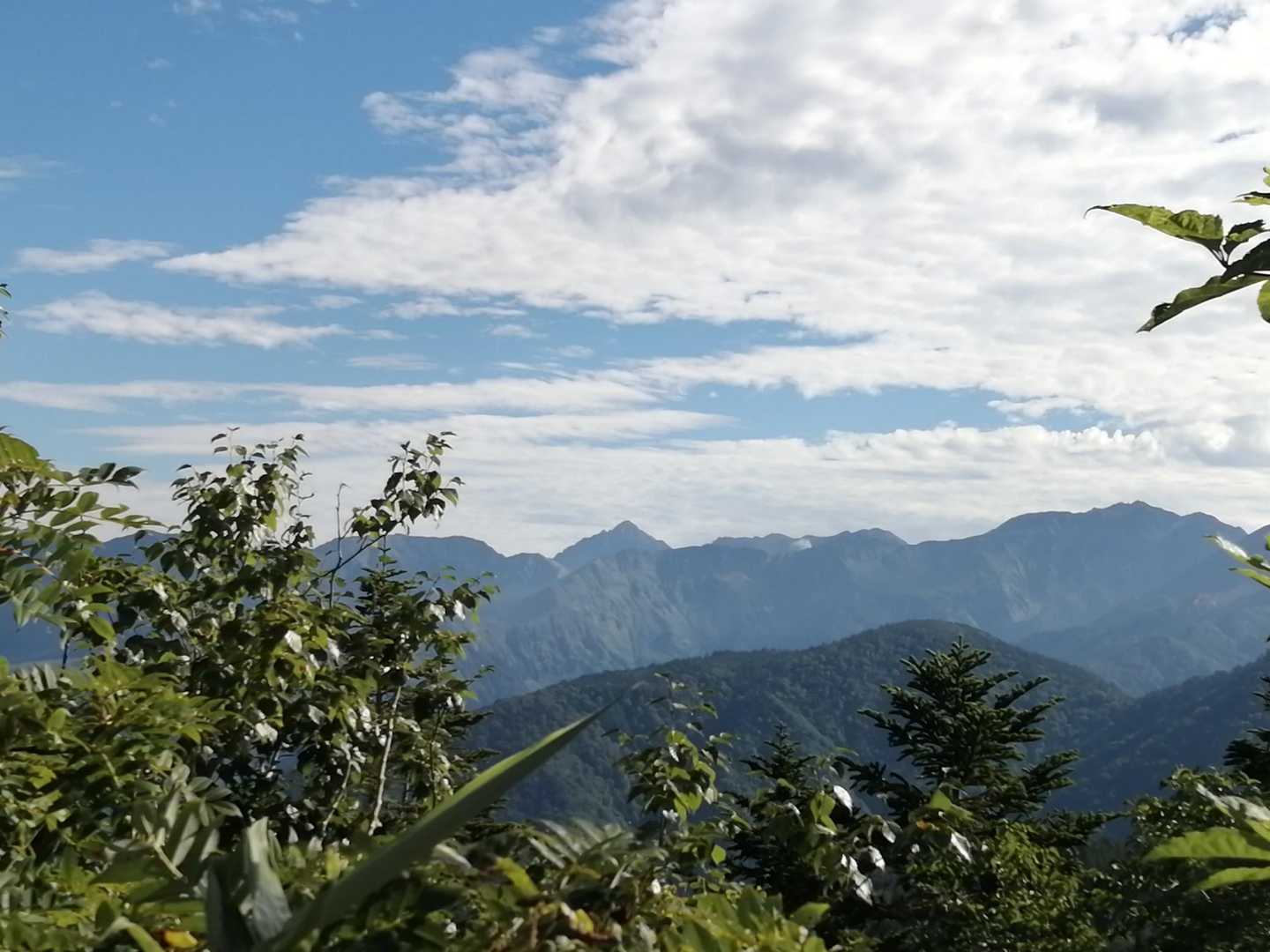 正面に剱岳👀
もうすぐ登るから待ってろ😤