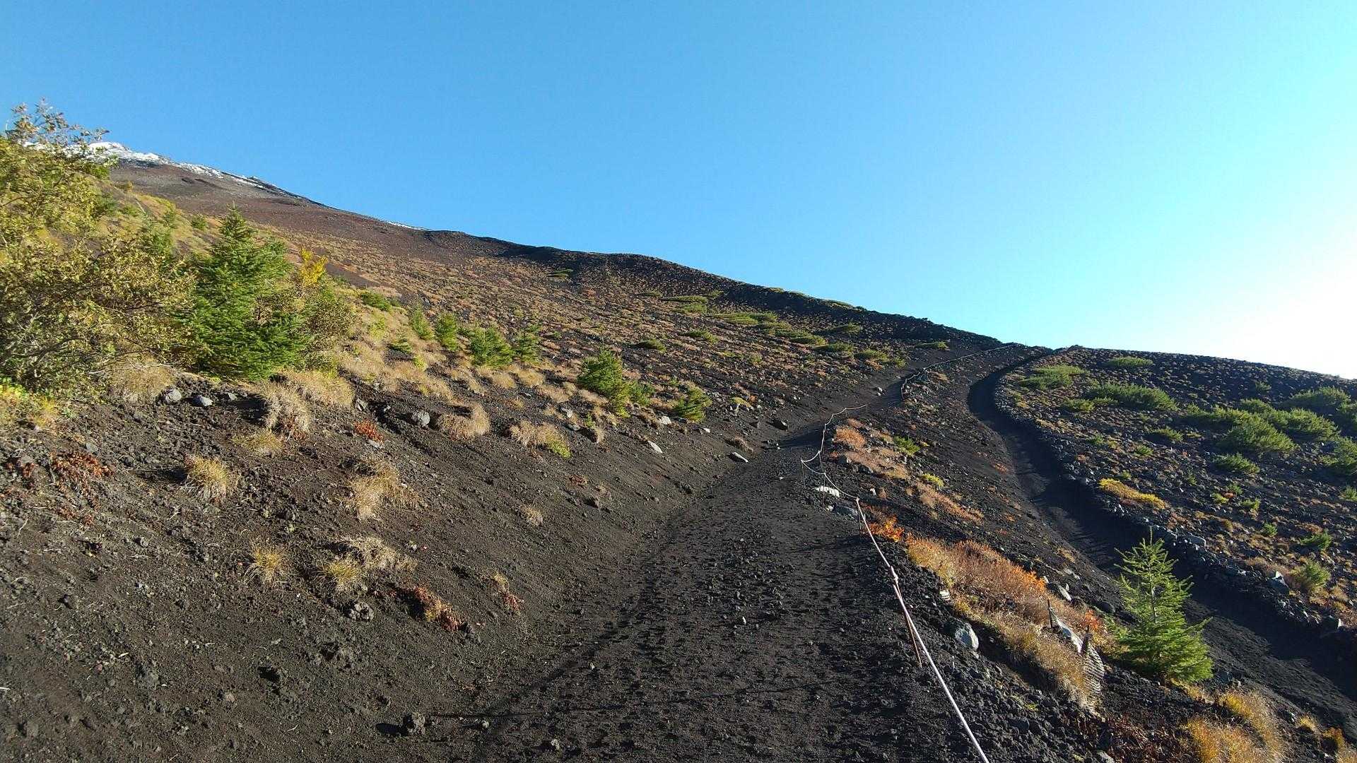 宝永山への登山道に入ります この道からも富士登山道へ行けます😉