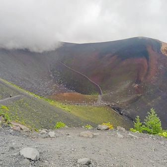 宝永火口からの登り返しはちょっとしんどい