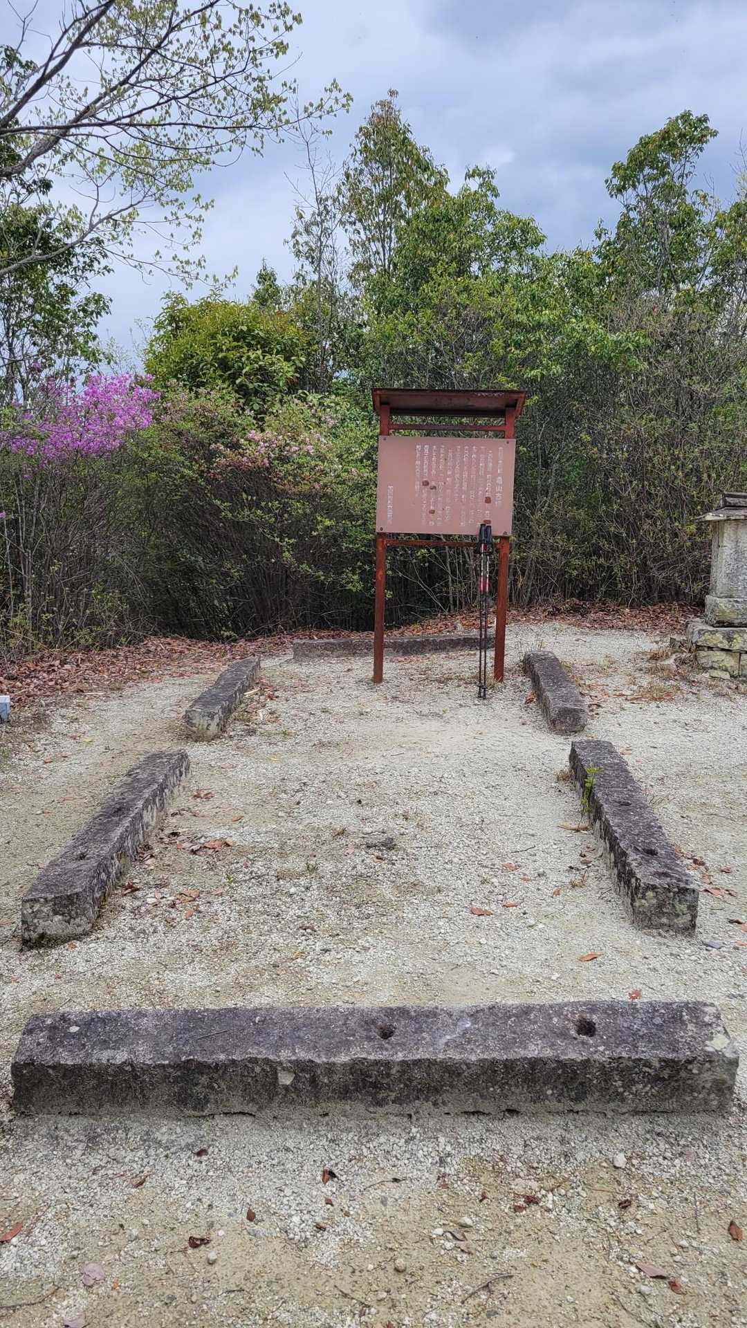 この長四角のが古墳跡みたいですね。