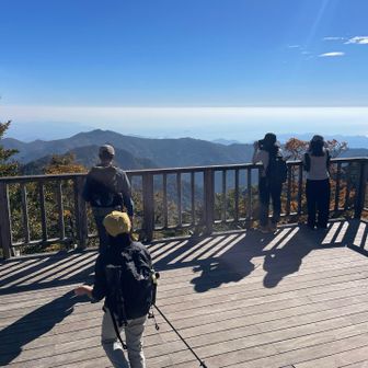 海岸沿いまで見渡せた
水平線ではなく薄い雲の線に見えた