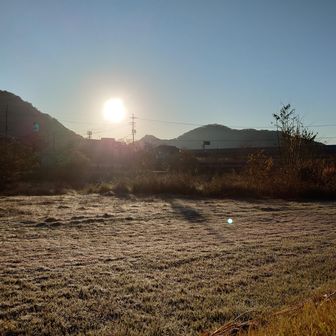 左がご飯山で右が天神山か？
朝の気温も０℃と冬になっちゃいましたね～。