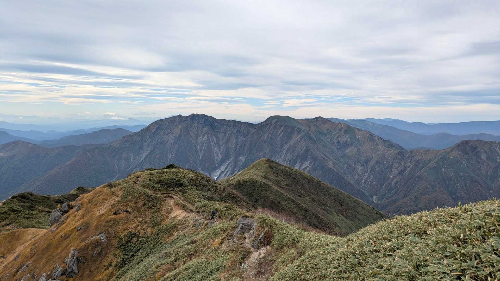 白毛門登山口-松ノ木沢ノ頭-白毛門-笠ヶ岳-大烏帽子-朝日 縦走コースの写真