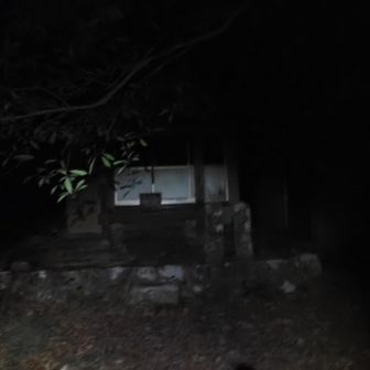 山頂にある神社で参拝