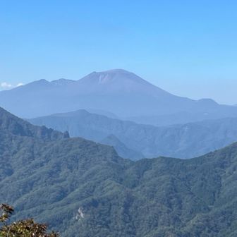 鷹戻しを登り切ると素晴らしい景色が見られる所がありました。浅間山をこんなに近くで見たのは初めてです