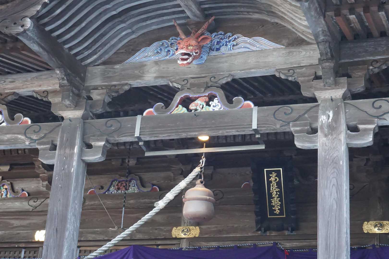 御祭神　八幡大神　高良玉垂命　住吉大神