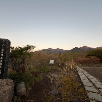 本日一座目(通算799座目)の美し森山に到着✌️

これから挑む赤岳(真教寺尾根)を望むことができます💪