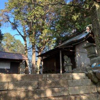尾張富士頂上の神社。もう膝がガクガク。