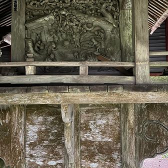 少し先の密嶽神社。作者不明ですが農村の彫りが見事👍