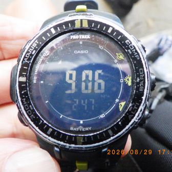 オレのPROTREK
快適、気温は24.7℃　気圧は906hp
山を下りたくない。