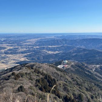 つつじケ丘ロープウェイ駅🚡がよく見える👀
奥には霞ヶ浦も✨