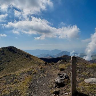 東峰に向かいます