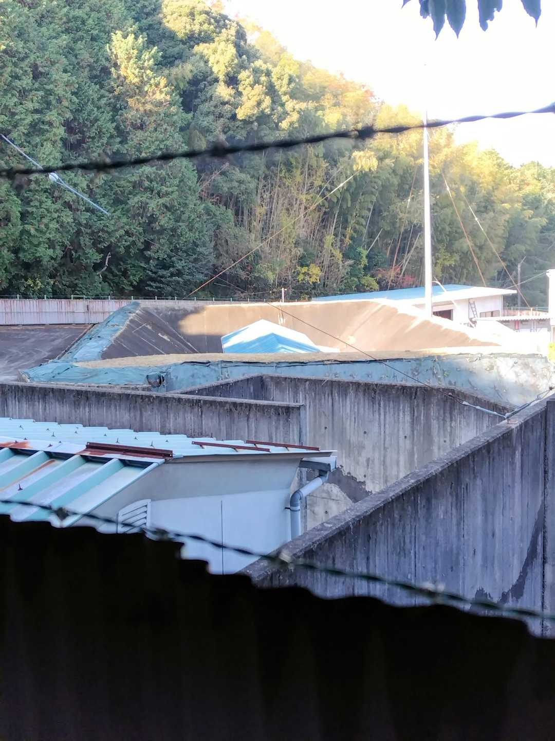 危険物を扱う工場としか考えられない。
