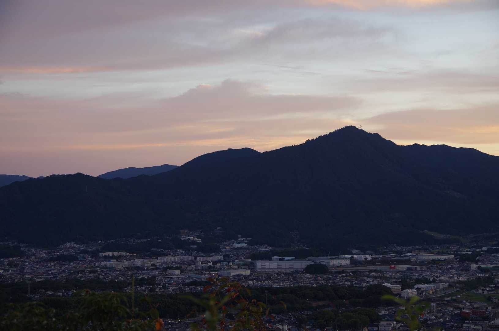 日の出前の若杉山方面