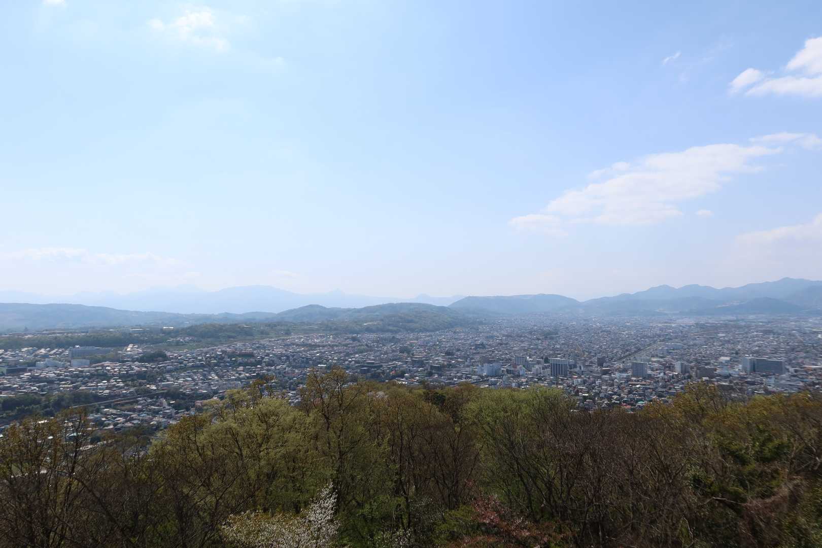 箱根方面の眺め
霞んで富士山が見えません😞
