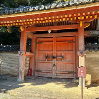 門です。重要文化財です