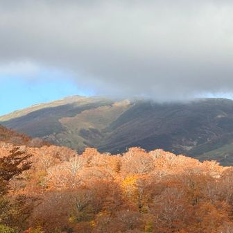 駐車場からの月山
このあと厚い雲に覆われた