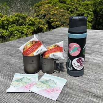 ミヤマキリシマの時に飲みたかったコーヒー☕️
平治からの眺めだけど…
三俣に登ったから良し‪👍🏻 ́-‬