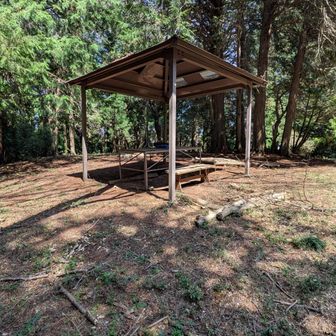 山頂の東屋です