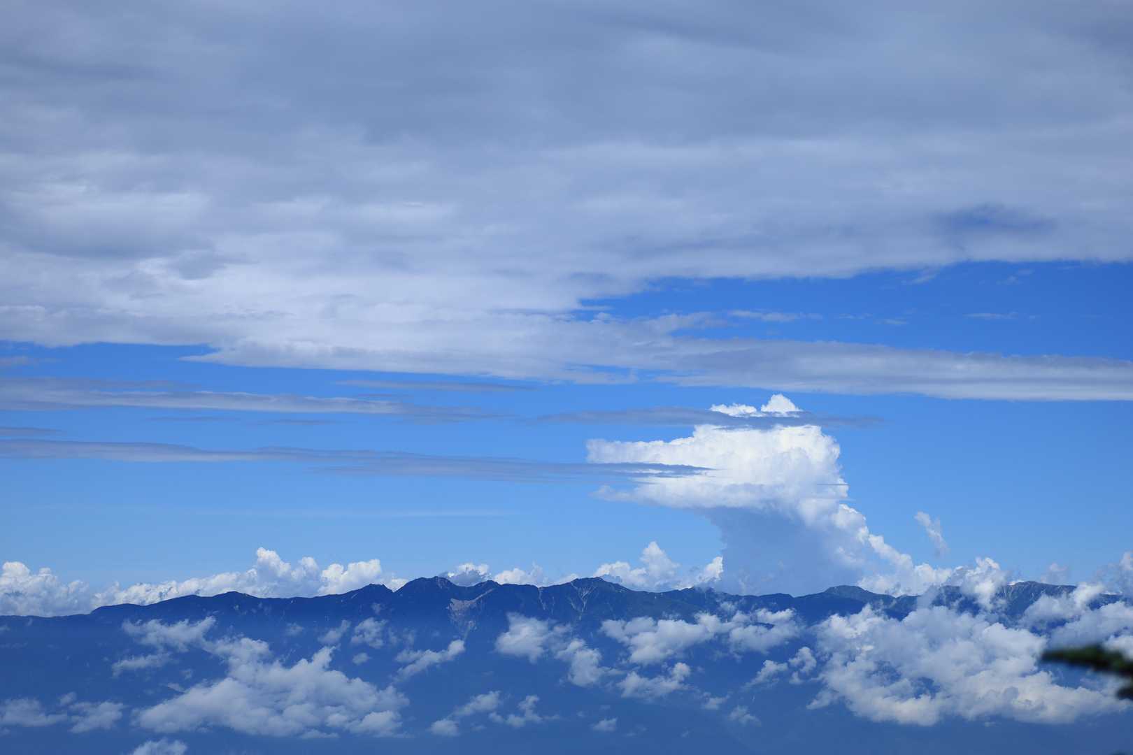 景色開けました🙌

中央アルプスの上に
おっきなワニが🐊☁️👀‼️
