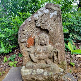 千光寺展望台の祠の近くに不動明王がある