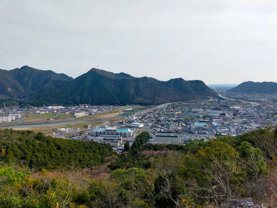 さっき登った鈴堀山と和布山