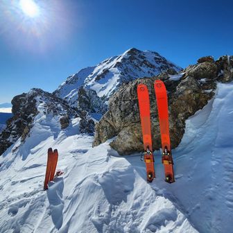 大喰岳×板のコラボがなんかカッコ良くて😁
飛騨乗越で装備替えてるみんなより先に下り始めよ～🐗💨