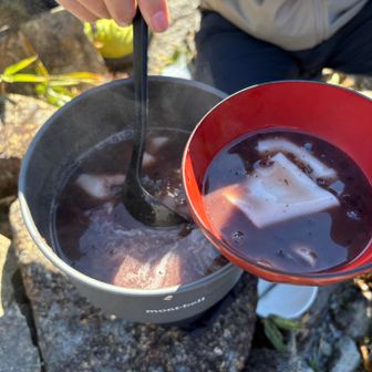 かめさんにぜんざいを作っていただく😋
たっぷり2杯ずつ、旨❣️
ご馳走様でした♪